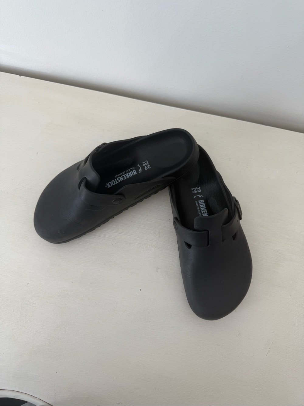 Birkenstock Men's Black Slip-On Clogs